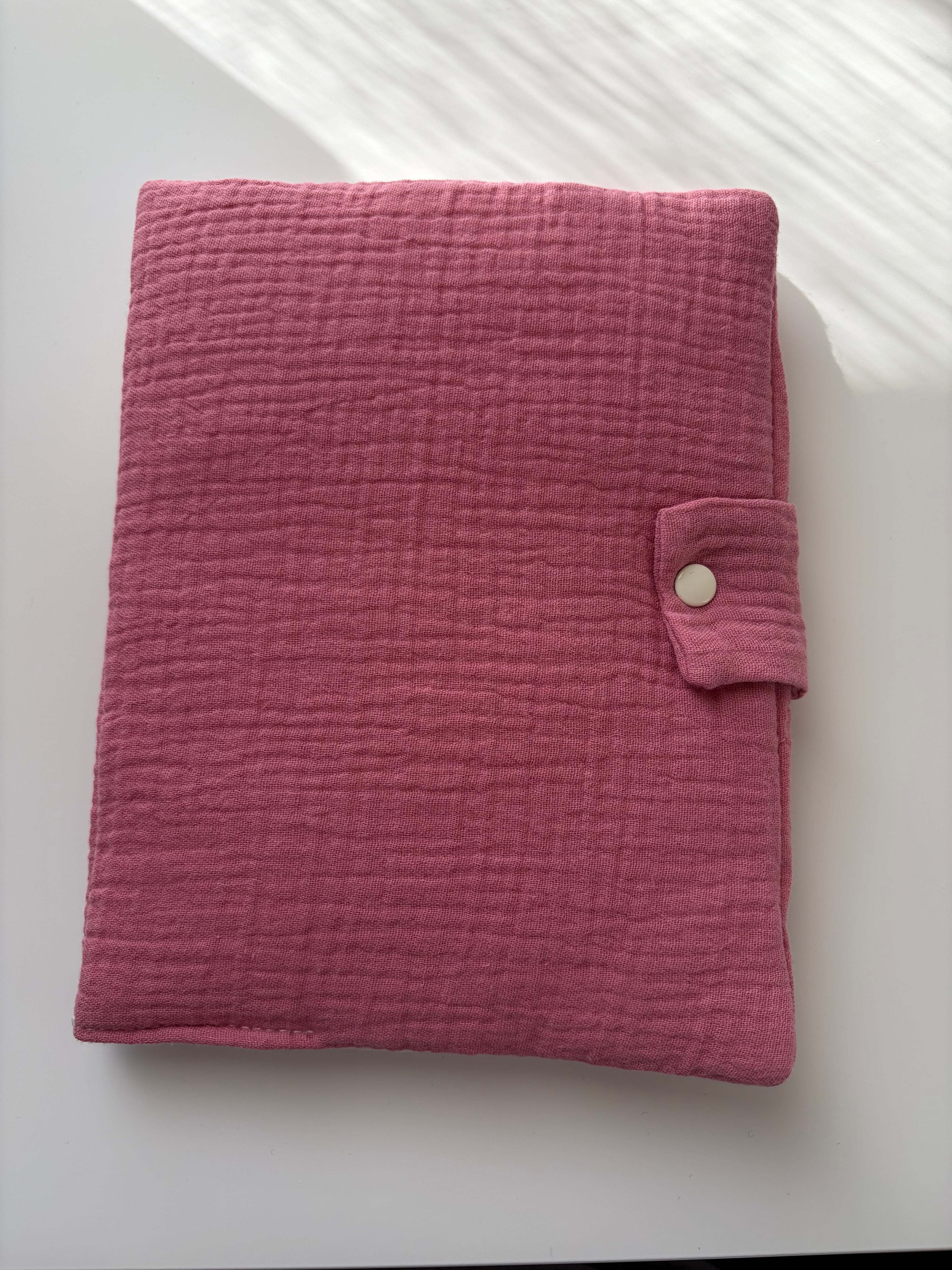 Protège carnet de santé en gaze de coton • Rose